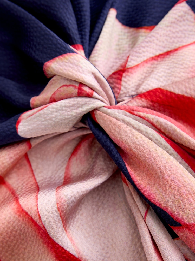 أزرق زهور - Twist Front Texture Satin Maxi Dress - صورة 2 من 3 أزرق زهور - Twist Front Texture Satin Maxi Dress - صورة 2 من 3