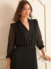 Love & Roses Black Lace Detail Pleated 3/4 Sleeve Midi Dress - Image 2 of 5