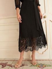Love & Roses Black Lace Detail Pleated 3/4 Sleeve Midi Dress - Image 3 of 5