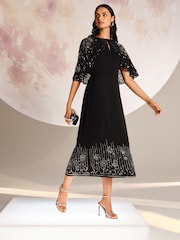 Love & Roses Embellished Cape Midaxi Dress - Imagen 1 de 5