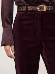 عنابي - Reiss Elia Velvet Tuxedo-Stripe Flared Trousers - صورة 4 من 8