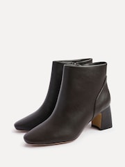 Botas de cano curto Linzi Cove com bico quadrado e salto bloco - Imagem 4 de 5