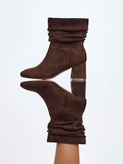 marrom escuro - Botas Linzi Zayda de salto alto franzido e ajuste Wide Fit - Imagem 2 de 6
