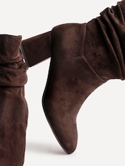 marrom escuro - Botas Linzi Zayda de salto alto franzido e ajuste Wide Fit - Imagem 5 de 6