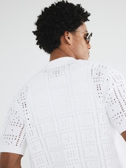 Camisa polo de malha geométrica River Island - Imagem 3 de 4