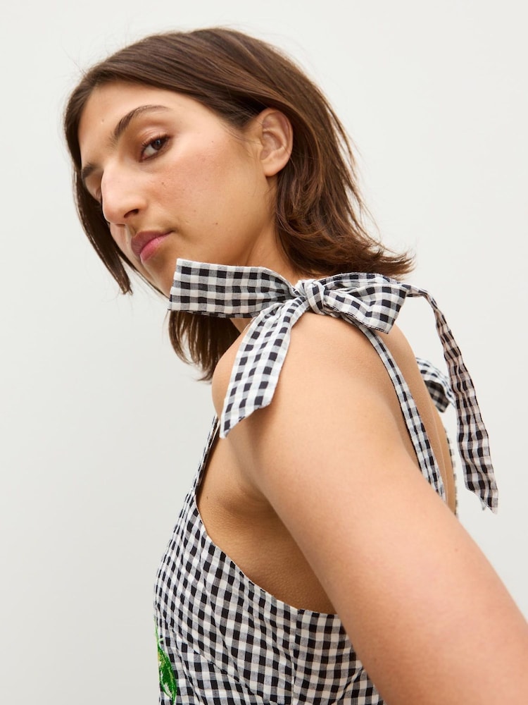 Oliver Bonas Gingham Lemon Embroidered Tiered Midi Dress - Bild 2 von 7 Oliver Bonas Gingham Lemon Embroidered Tiered Midi Dress - Bild 2 von 7