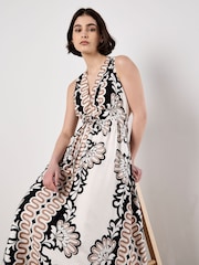 Apricot White Mirror Floral Print V-Neck Sleeveless Dress - Image 3 of 4