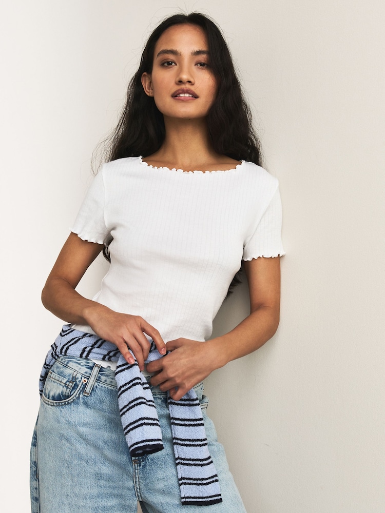 أبيض - تي شيرت بكم قصير بنقوش مخرمة - صورة 1 من 7 أبيض - تي شيرت بكم قصير بنقوش مخرمة - صورة 1 من 7