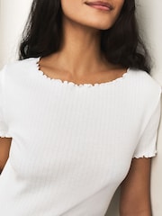 أبيض - تي شيرت بكم قصير بنقوش مخرمة - صورة 4 من 7