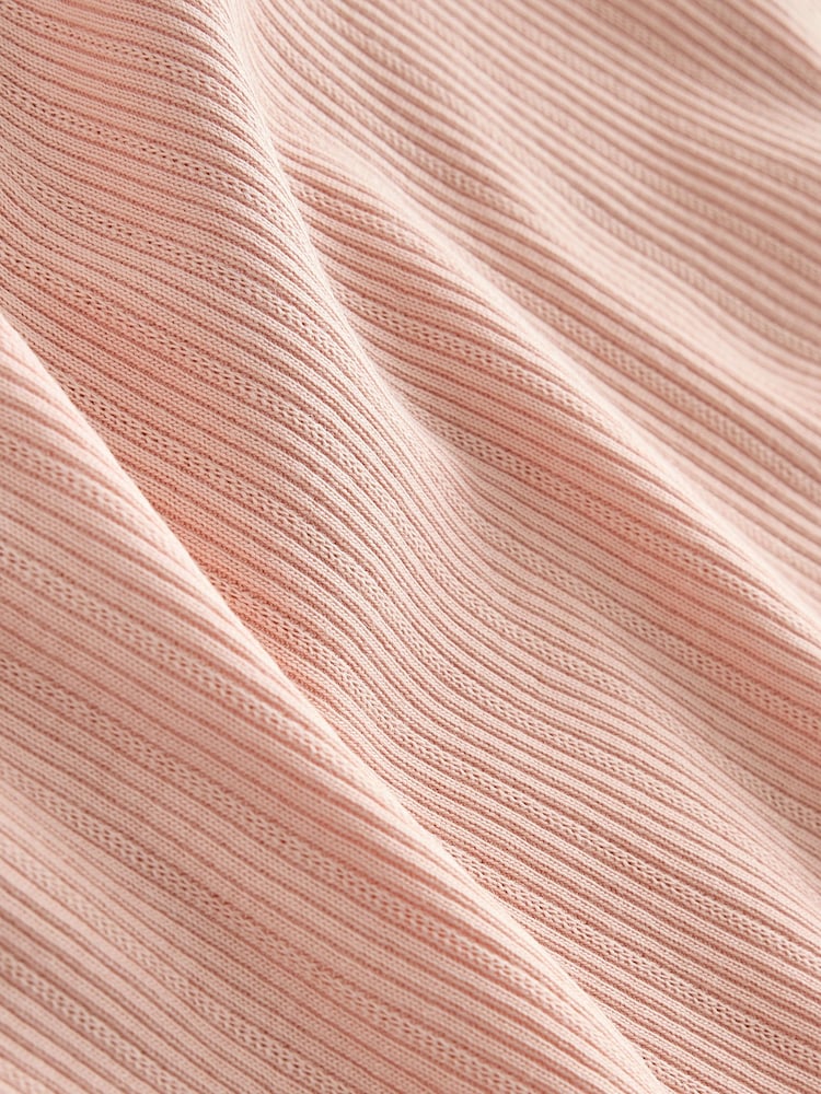 وردي - تي شيرت بكم قصير بنقوش مخرمة - صورة 8 من 8