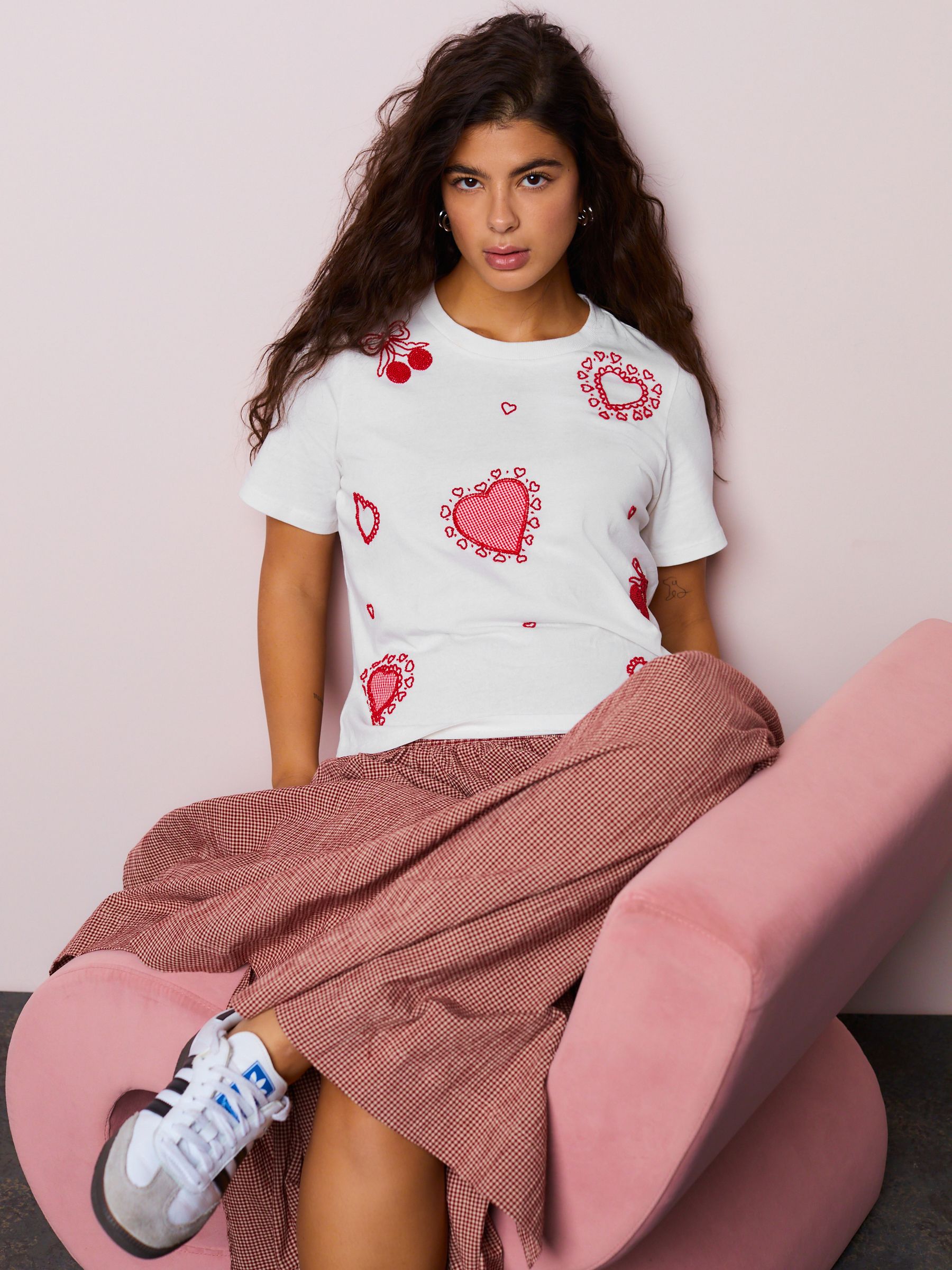 トップス annaaaderes secret heart shirt Buy White Embellished Heart Short Sleeve Crew Neck T-Shirt from