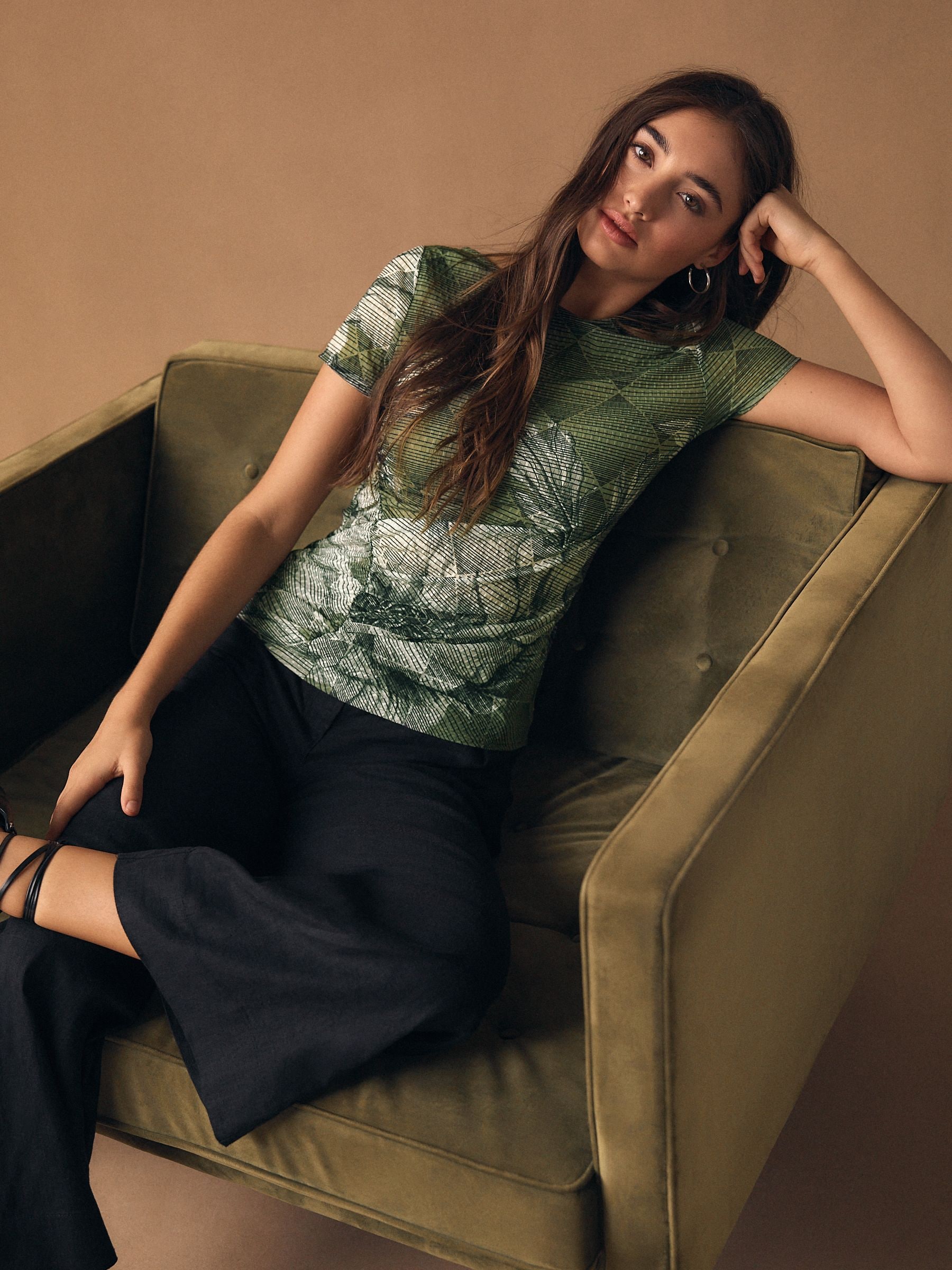 トップス RT-193830 Buy Green Floral Print Shirred Textured Drape Short Sleeve Slash