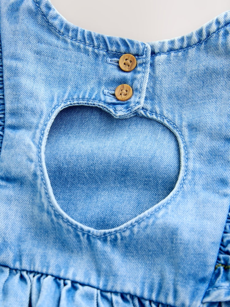 ミッドブルーデニム - フリルスリーブ ワンピース（3 か月〜 8 歳） - 画像 9 / 9