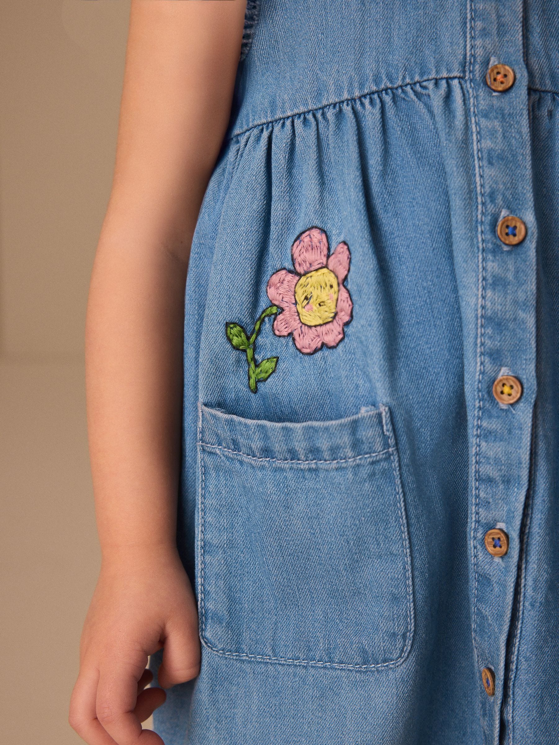 Next：日本 キャラクター 刺繍入り - 襟付き デニム ワンピース（3 か