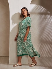 Live Unlimited Green Curve Bandana Print T-Shirt Midi Dress - Image 3 of 4