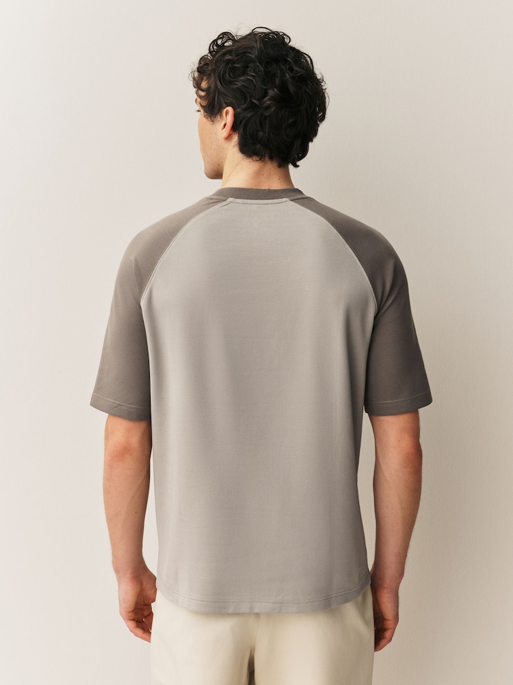 Neutral Raglan - تيشِرت ثقيل أنيق بملمس ناعم - صورة 2 من 7 Neutral Raglan - تيشِرت ثقيل أنيق بملمس ناعم - صورة 2 من 7