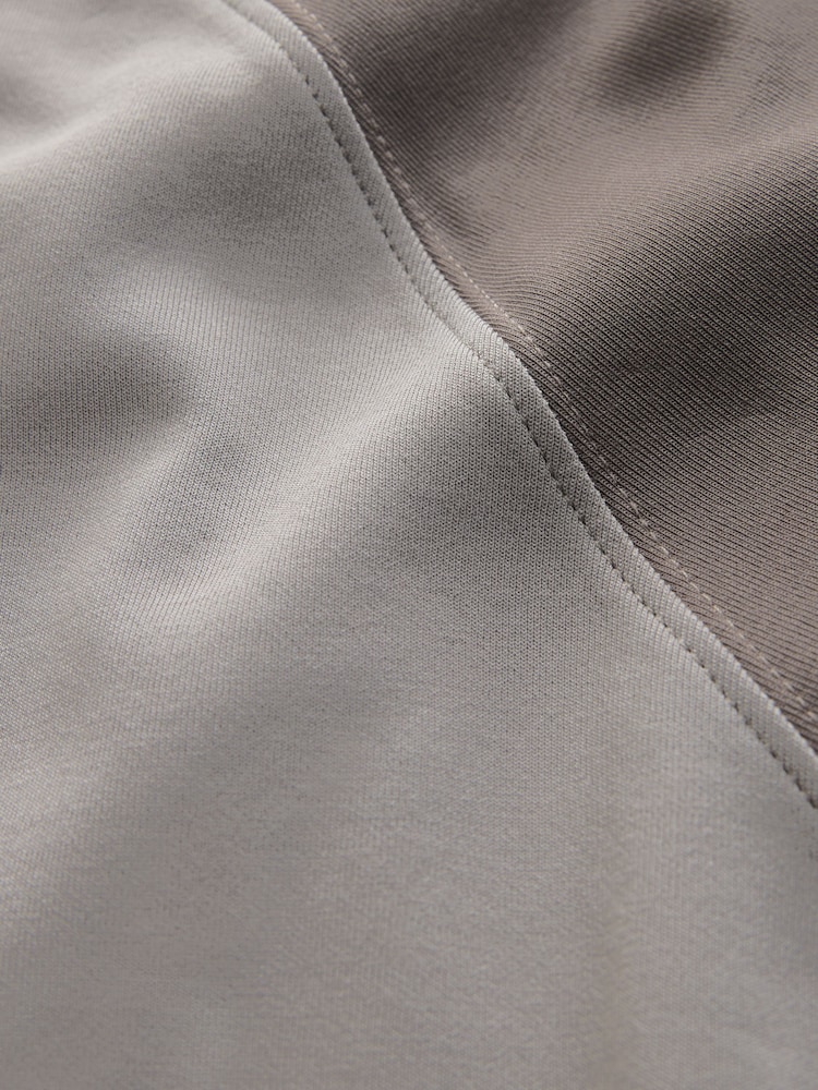 Neutral Raglan - تيشِرت ثقيل أنيق بملمس ناعم - صورة 7 من 7 Neutral Raglan - تيشِرت ثقيل أنيق بملمس ناعم - صورة 7 من 7