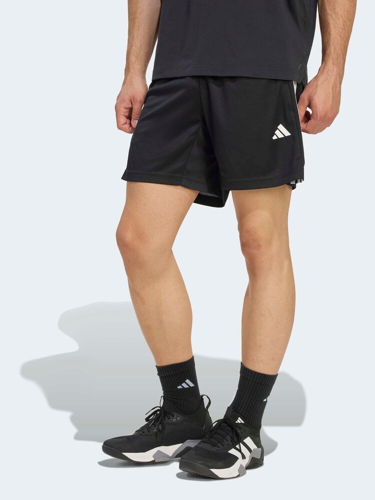 أسود - adidas Workout Essentials Base 3-Stripes Pique Shorts 7Inch - صورة 1 من 5