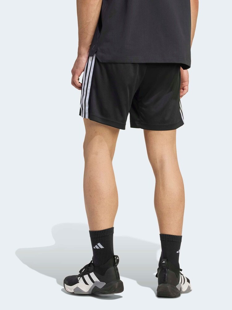 أسود - adidas Workout Essentials Base 3-Stripes Pique Shorts 7Inch - صورة 2 من 5