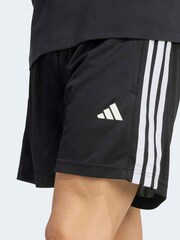 أسود - adidas Workout Essentials Base 3-Stripes Pique Shorts 7Inch - صورة 5 من 5