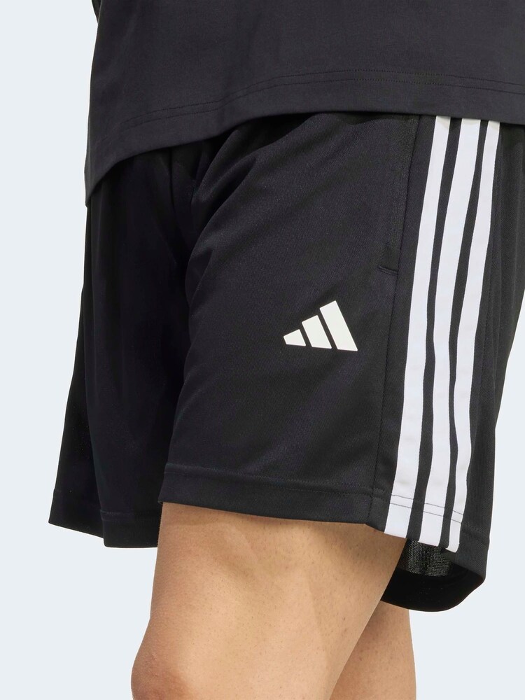 أسود - adidas Workout Essentials Base 3-Stripes Pique Shorts 7Inch - صورة 5 من 5