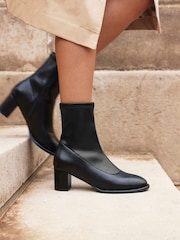 Linzi Rita Round Toe Block Heel Sock Boots - Imagem 1 de 6
