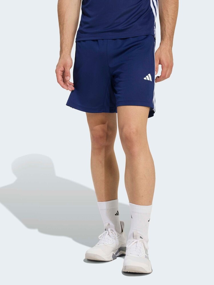 أزرق - adidas Workout Essentials Base 3-Stripes Pique Shorts 7Inch - صورة 1 من 6