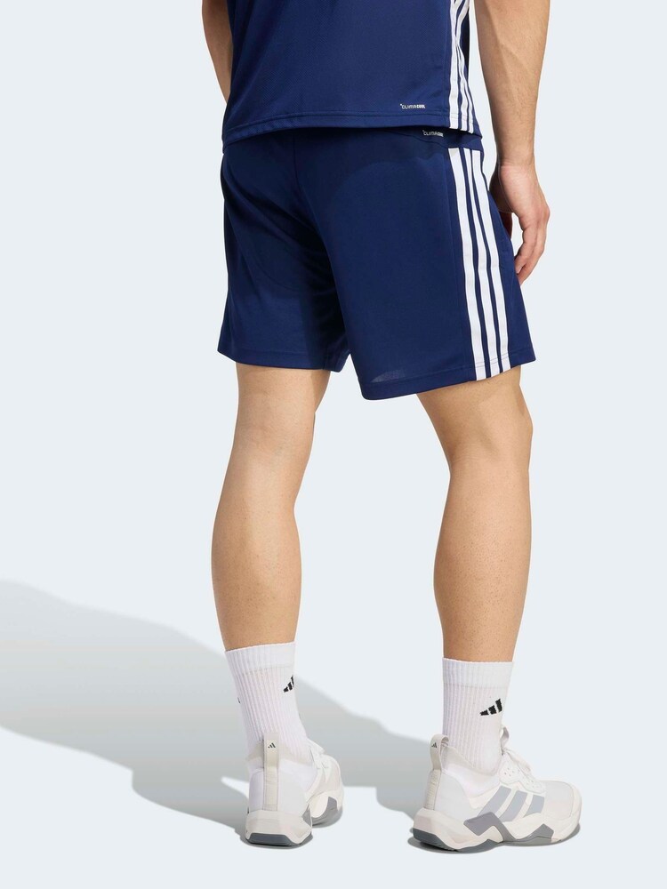 أزرق - adidas Workout Essentials Base 3-Stripes Pique Shorts 7Inch - صورة 2 من 6