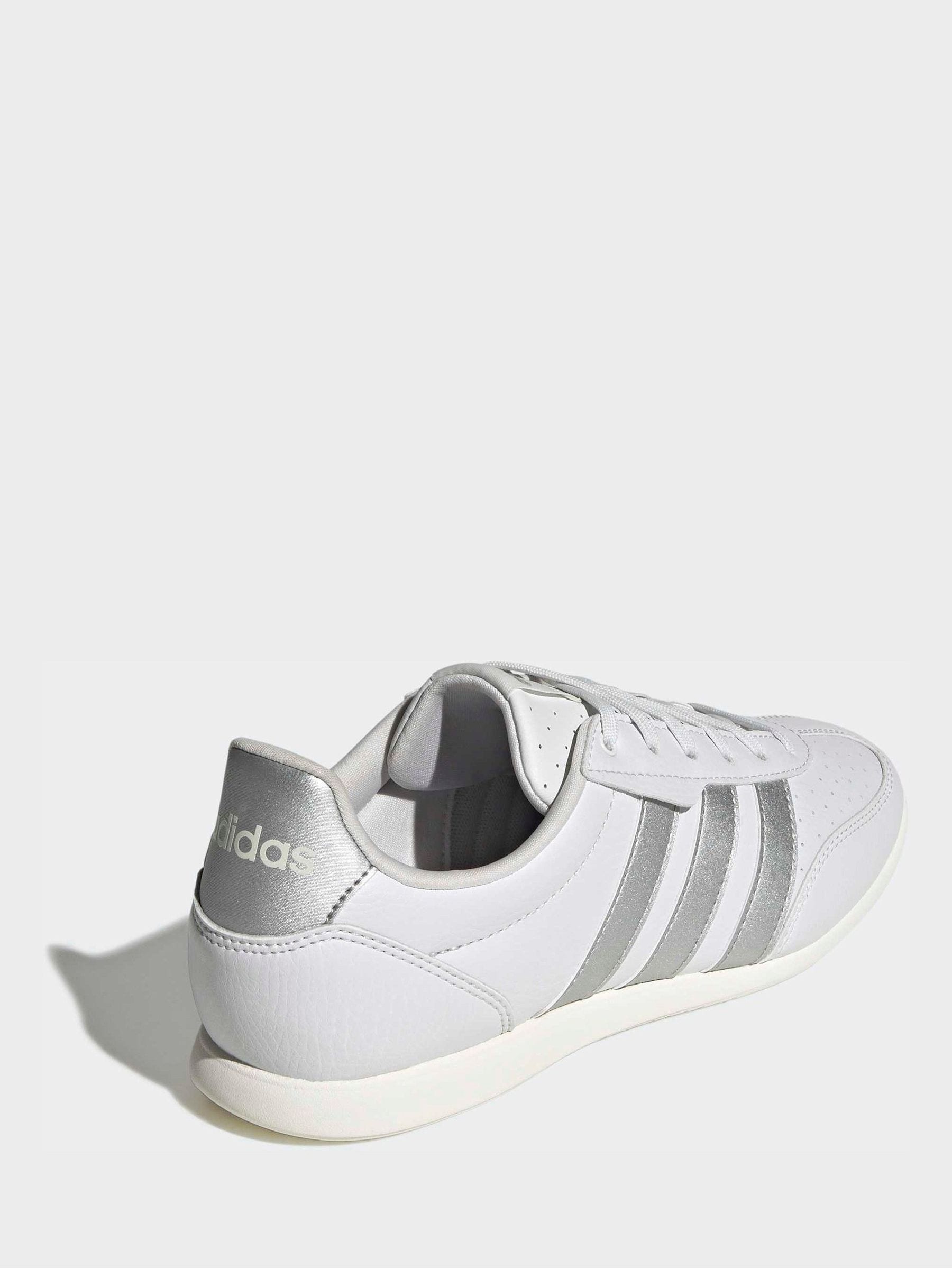 Next：日本 ホワイト / シルバー - adidas バレダロースニーカー from