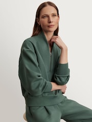 الغابة الداكنة - بنطلون رياضي رِجل واسعة جدًا 29.5 من Varley - Image 3 of 9