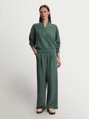 الغابة الداكنة - بنطلون رياضي رِجل واسعة جدًا 29.5 من Varley - Image 4 of 9