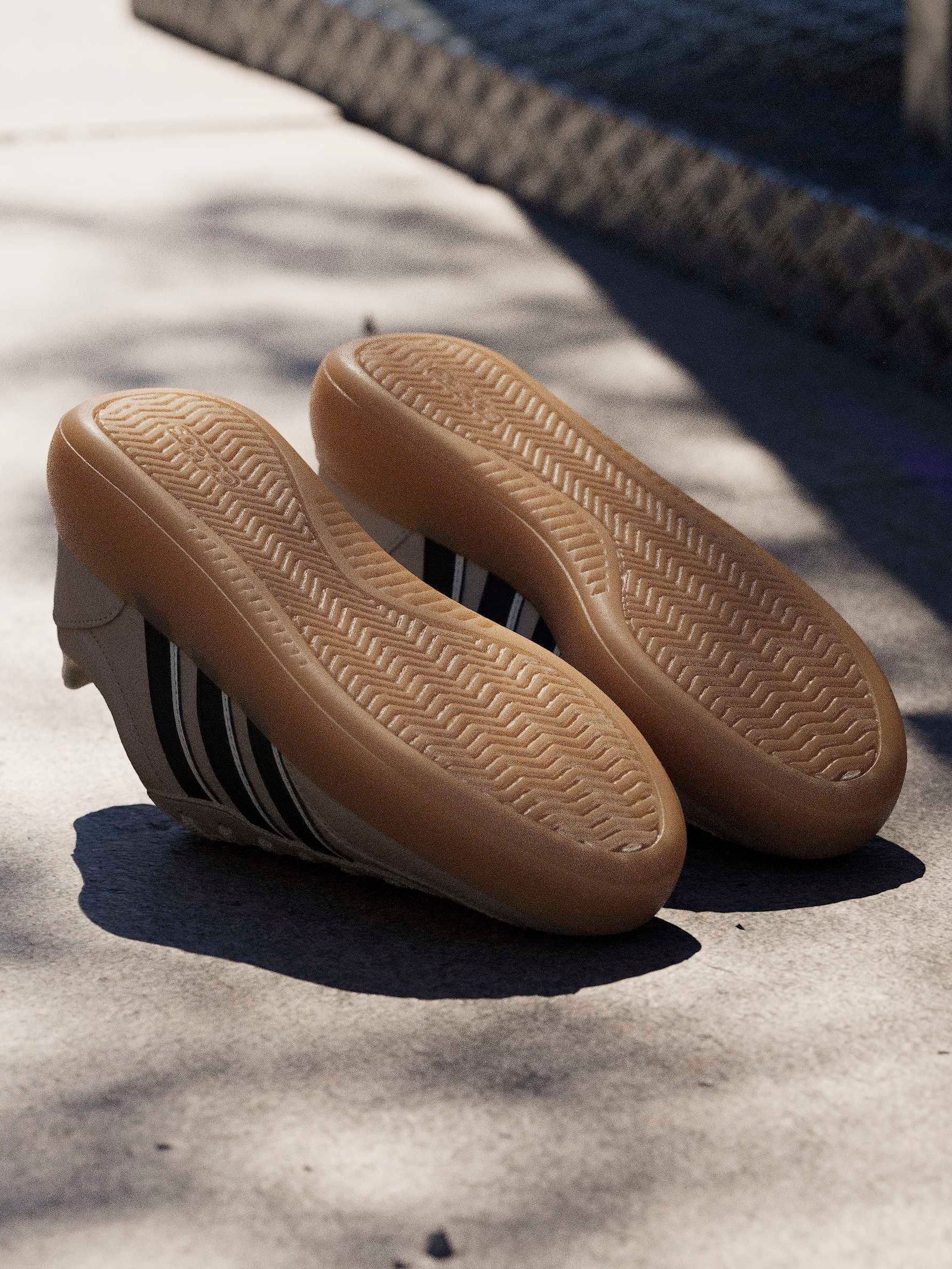 ハクアリード Cumpără Maro - Pantofi sport de lux adidas Barreda Decode from