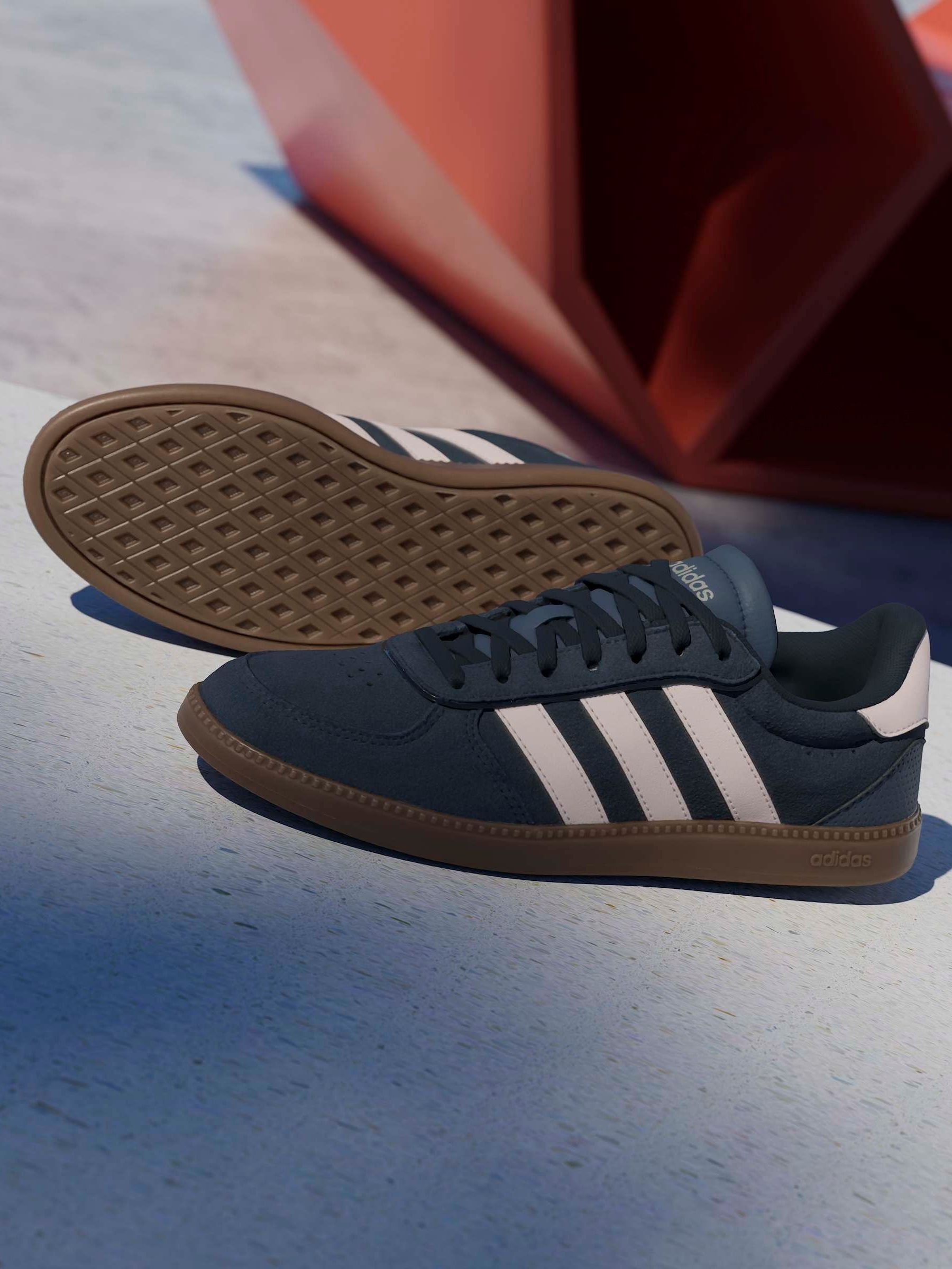 Next：日本 ブルー / ピンク - adidas Breaknet スリーク スニーカー