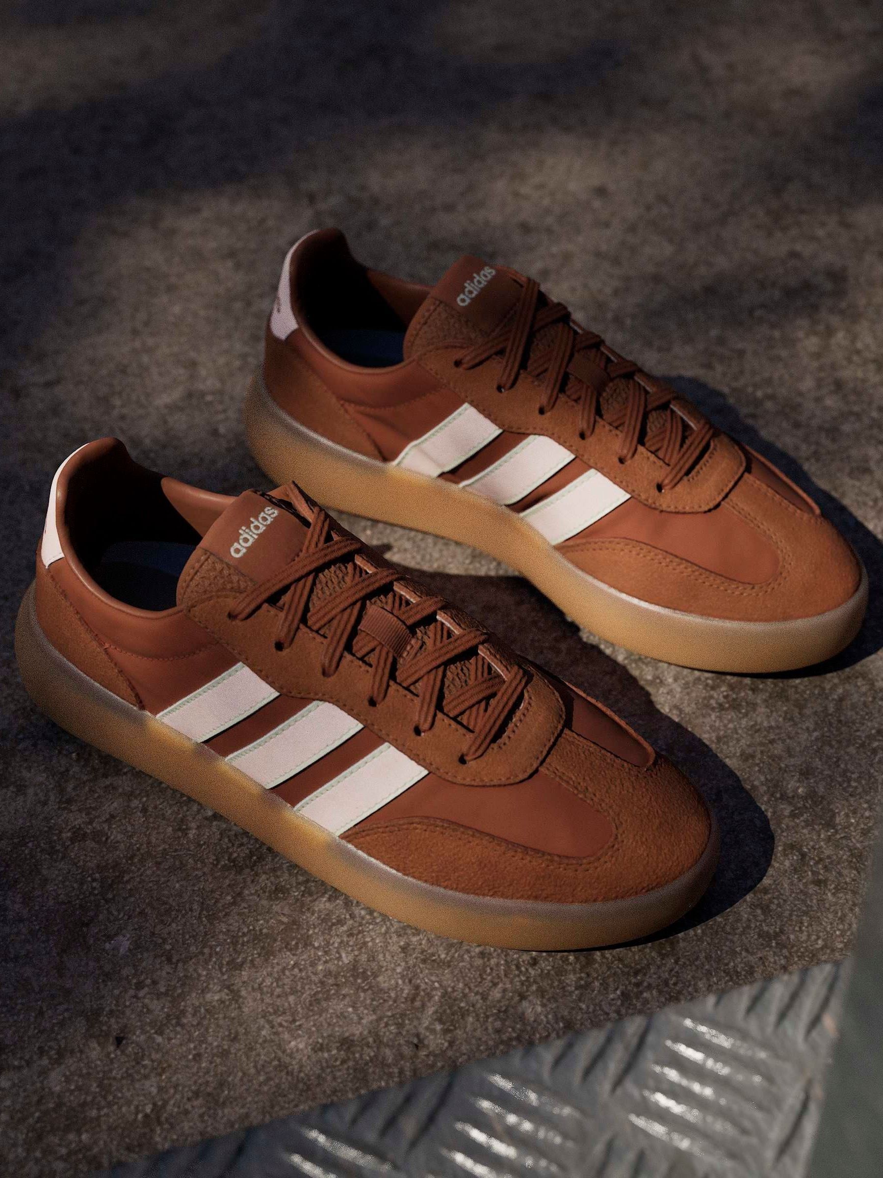 Next：日本 ブラウン - adidas Barreda Decode スニーカー from Next Japan