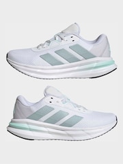 Balts - adidas Galaxy 7 sporta apavi - Attēls 11 no 18