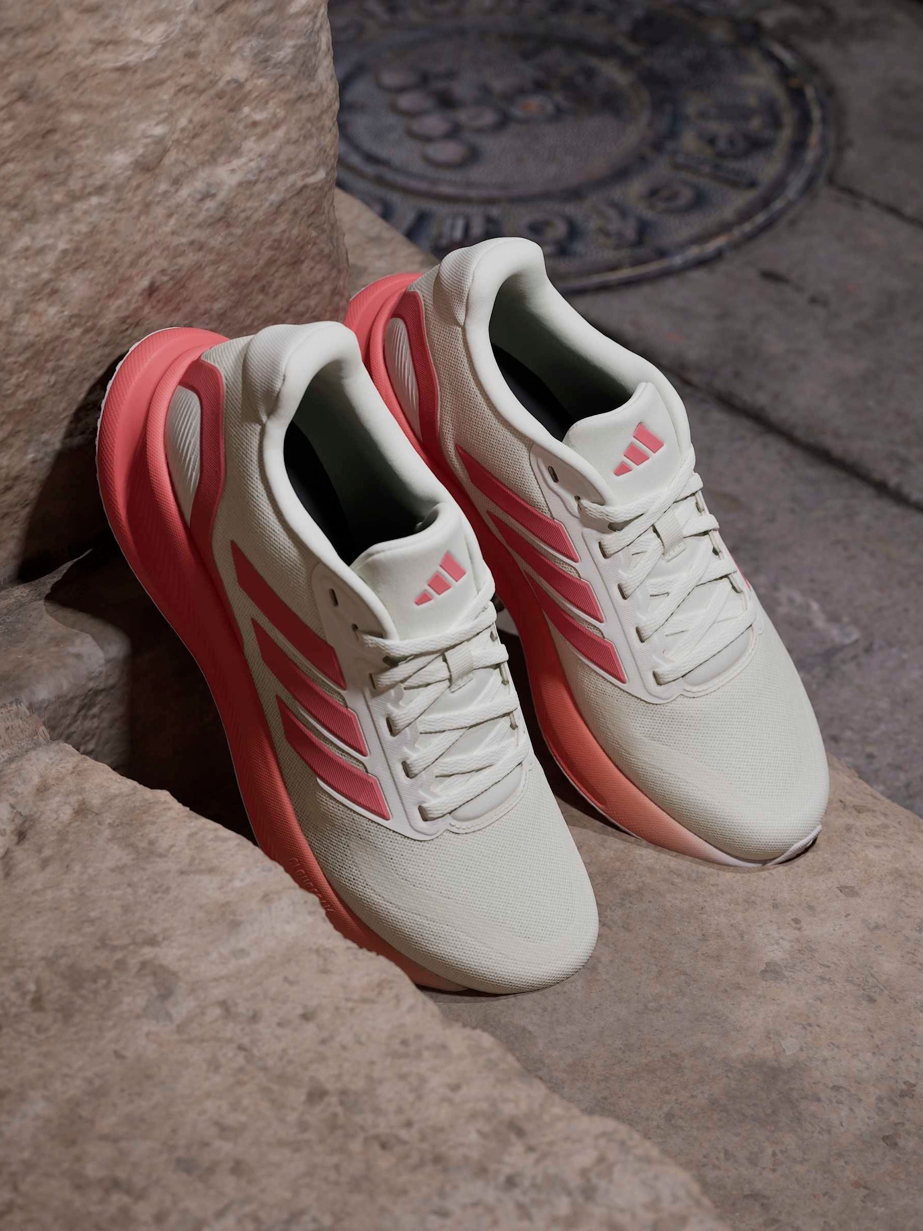 Next：日本 Off White - adidas ラン ファルコン スニーカー from Next