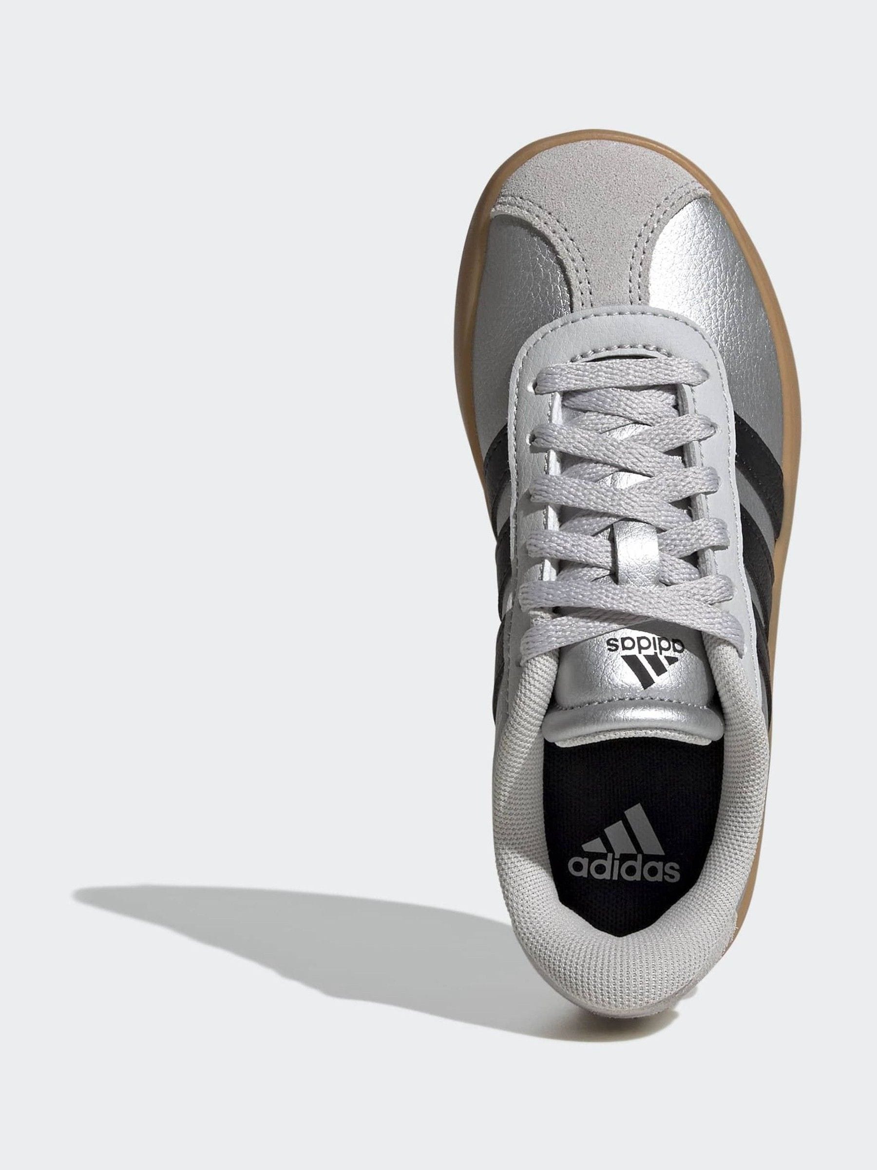 Next：日本 グレー - adidas VL Court 3.0 スニーカー from Next Japan