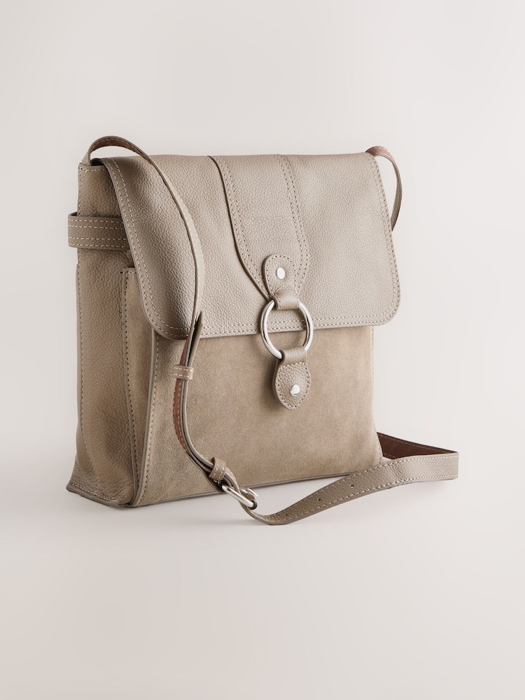 Taupe - Umhängetasche aus Leder mit Fach - Bild 1 von 5 Taupe - Umhängetasche aus Leder mit Fach - Bild 1 von 5