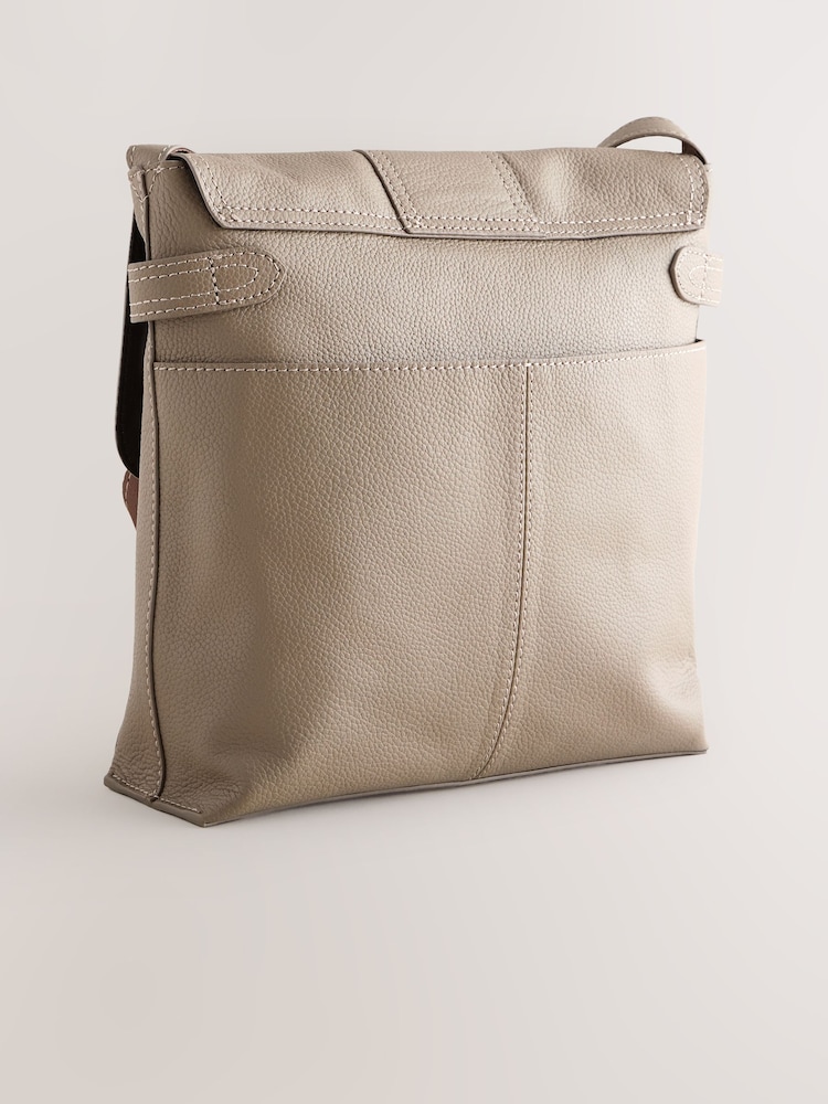 Taupe - Umhängetasche aus Leder mit Fach - Bild 2 von 5 Taupe - Umhängetasche aus Leder mit Fach - Bild 2 von 5