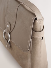 Taupe - Umhängetasche aus Leder mit Fach - Bild 5 von 5