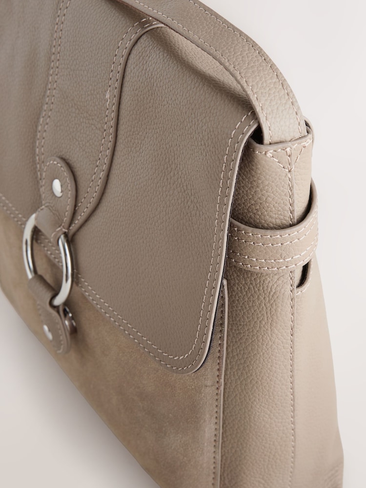 Taupe - Umhängetasche aus Leder mit Fach - Bild 5 von 5 Taupe - Umhängetasche aus Leder mit Fach - Bild 5 von 5