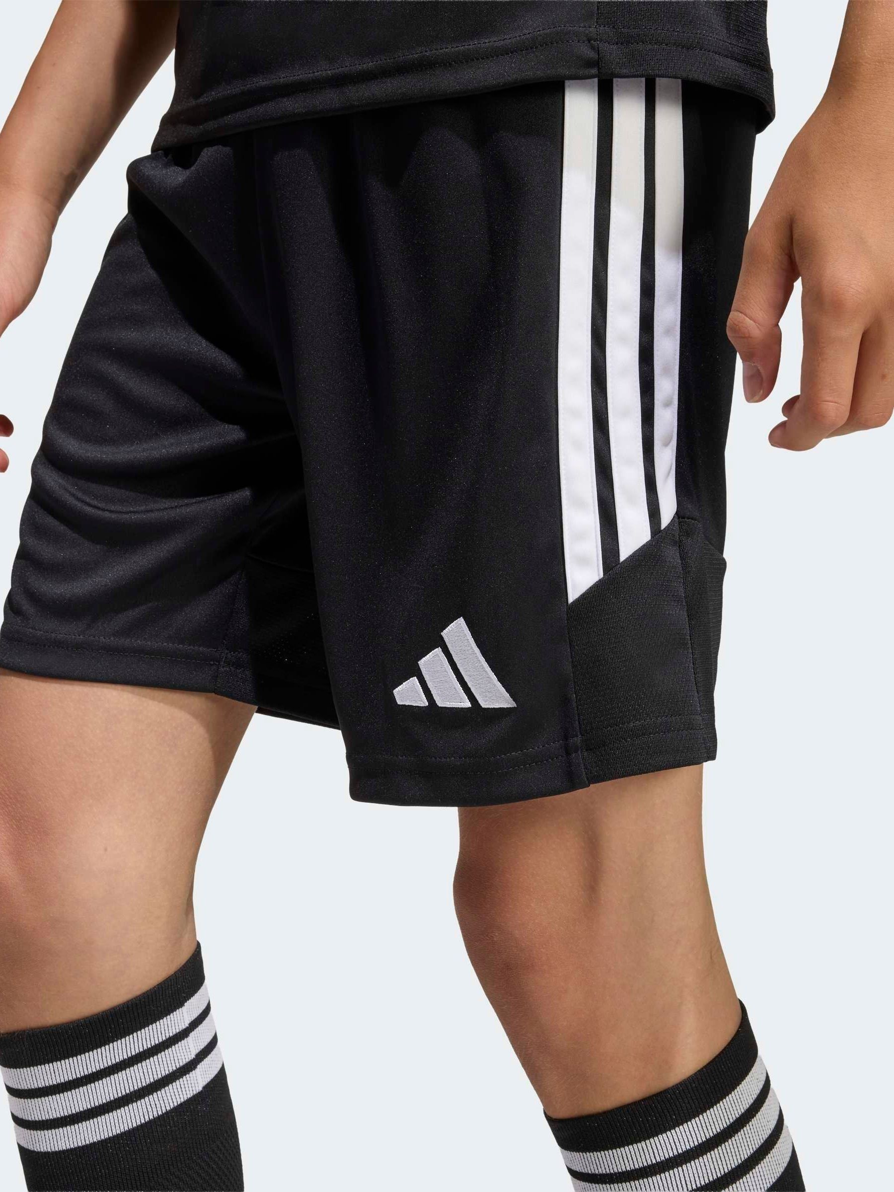 Comprar Preto - Calções de treino adidas Tiro 26 League from Next