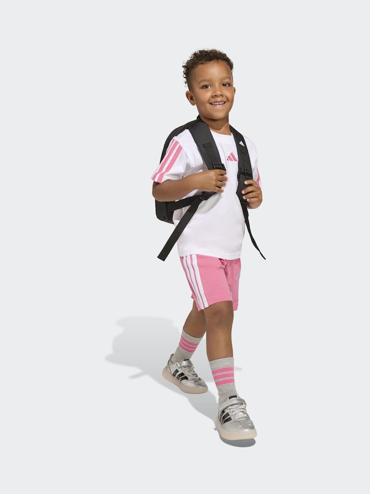 adidas סט בייסיק של מכנסיים קצרים וחולצת טי לילדים קטנים - תמונה 1 מתוך 8