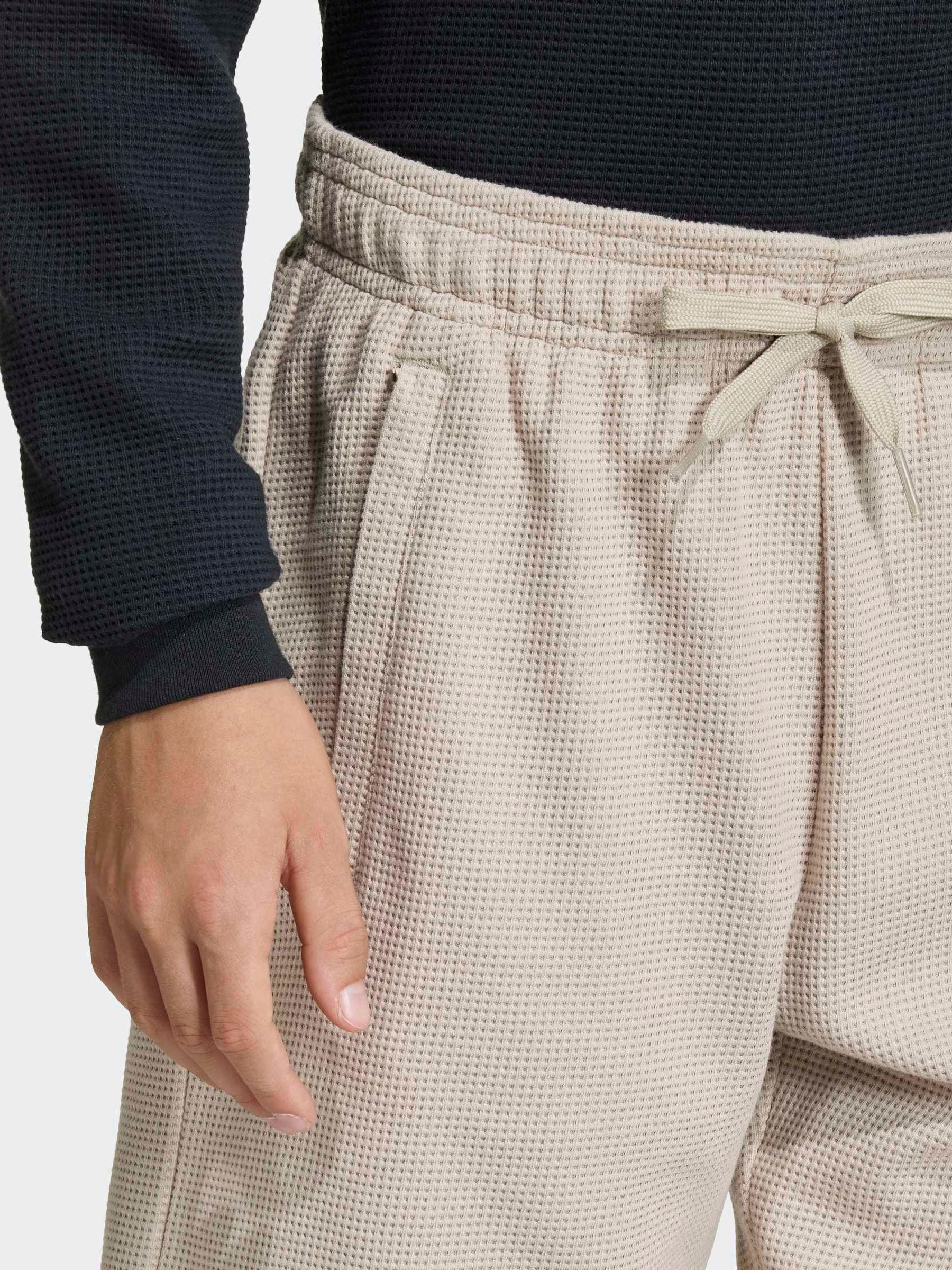 Next：日本 ニュートラル - adidas Originals ワッフル ショートパンツ