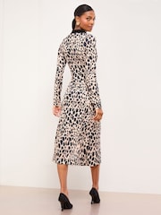Lipsy Monochrome Petite Animal Print Wrap Collared Jersey Midi Shirt Dress - Image 4 of 4