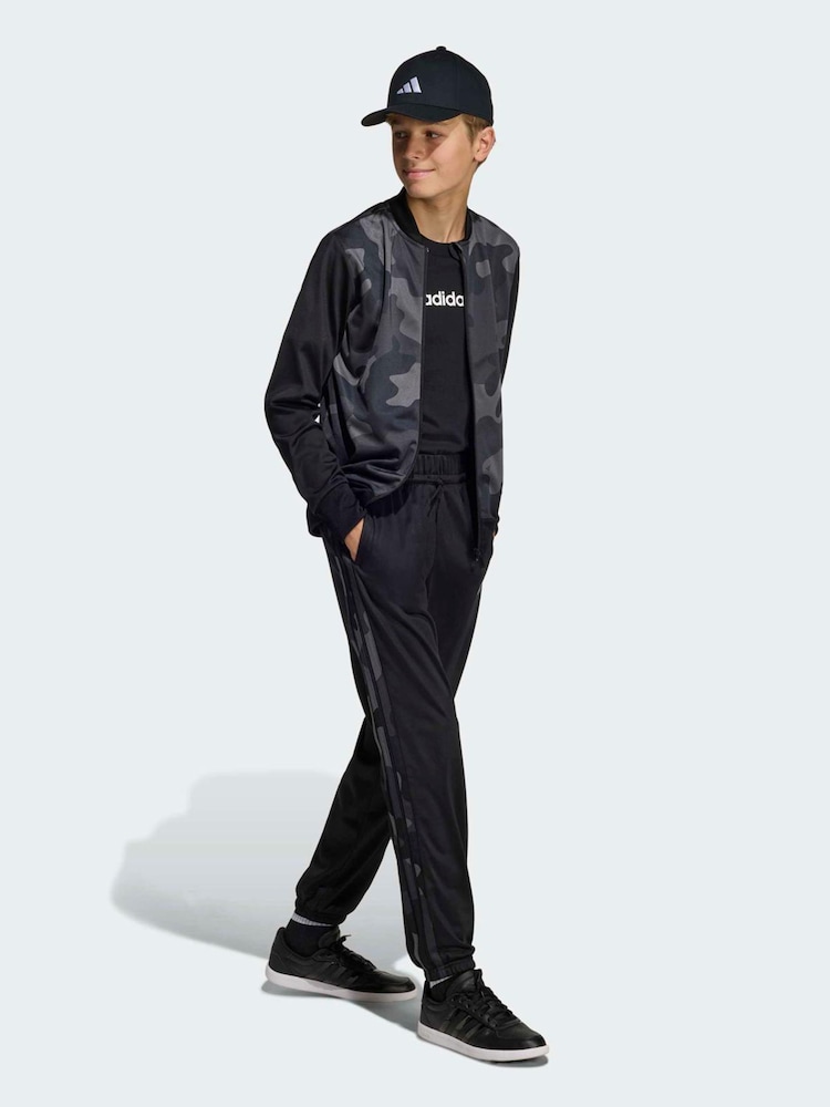 adidas Essentials Camouflage Tricot 3-Stripes Tracksuit - Bilde 1 av 8