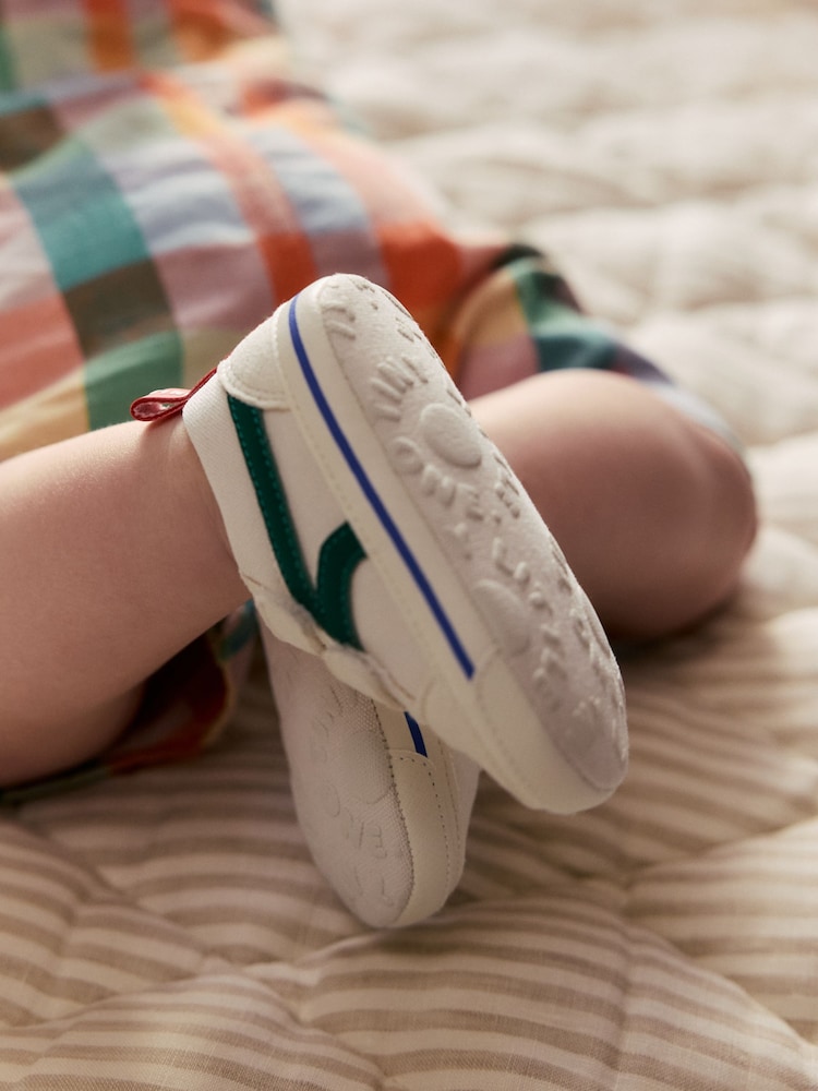 White/Green Touch Fastening Baby Trainers (0-2mths) - Image 2 of 7