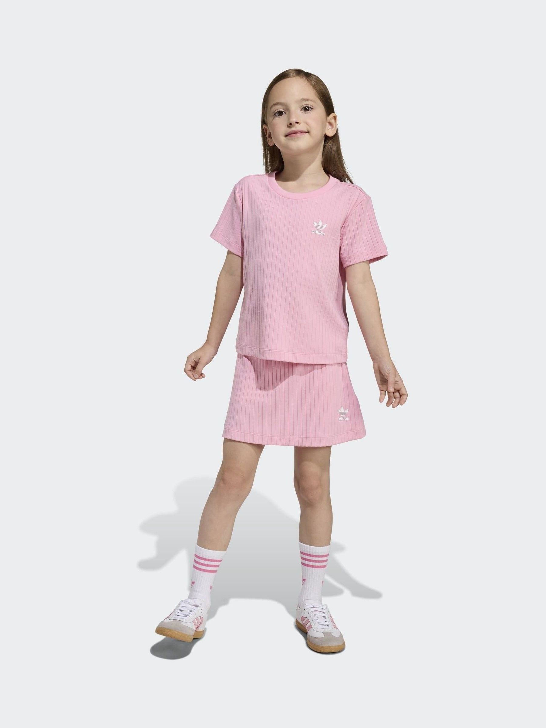 Next：日本 ピンク - adidas originals リブ Tシャツ & スカート