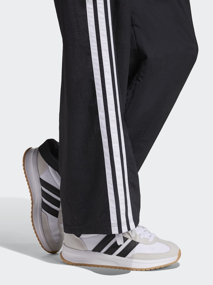 adidas gazelle silver green womens Men's Wide Fit adidas Runfalcon 5 Walking/Running Sneakers, Black/White / 10.5 / 2E