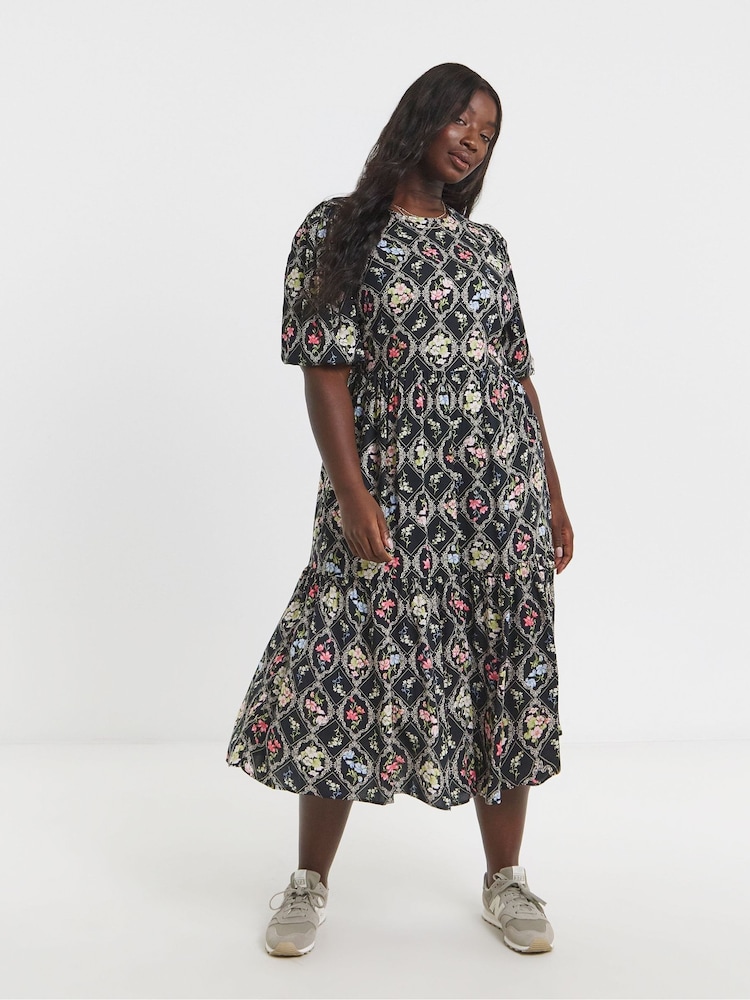 Simply Be Black Floral Print Short Sleeve Tiered Midi Dress - Image 1 of 4 Simply Be Black Floral Print Short Sleeve Tiered Midi Dress - Image 1 of 4